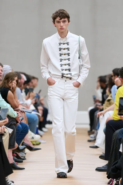 Look 23